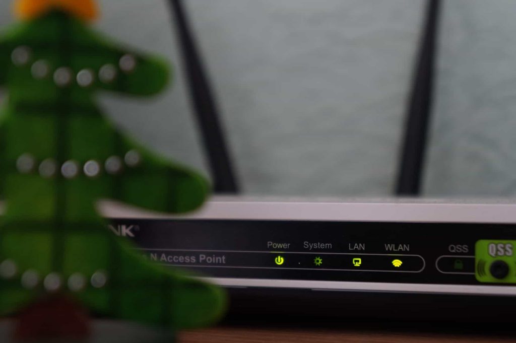 How to Connect Router to Modem and Computer featured image